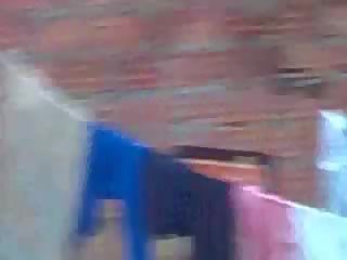 Szpiegowanie meksykańskie kurwa podczas ona mycie jej cipka wideo