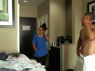 Cameră service&excl; slutty latina servitoare jolla fucks hotel oaspete și produces o mess în the room&period;
