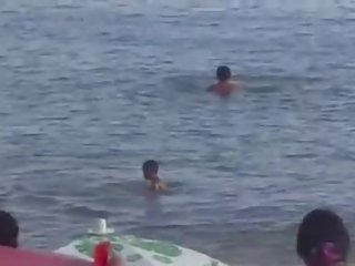 Casal fazendo सेक्स na praia रियो das ostras-rj
