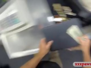 Warga latina pramugari pawns beliau faraj dan fucked kepada mendapat wang