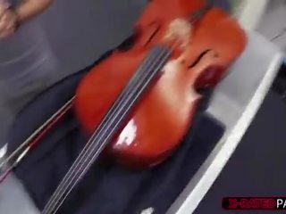 ブルネット と stupendous ブラジル人 divinity selling a cello 取得 ファック