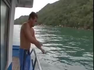Brasileña chavala follando en la barco
